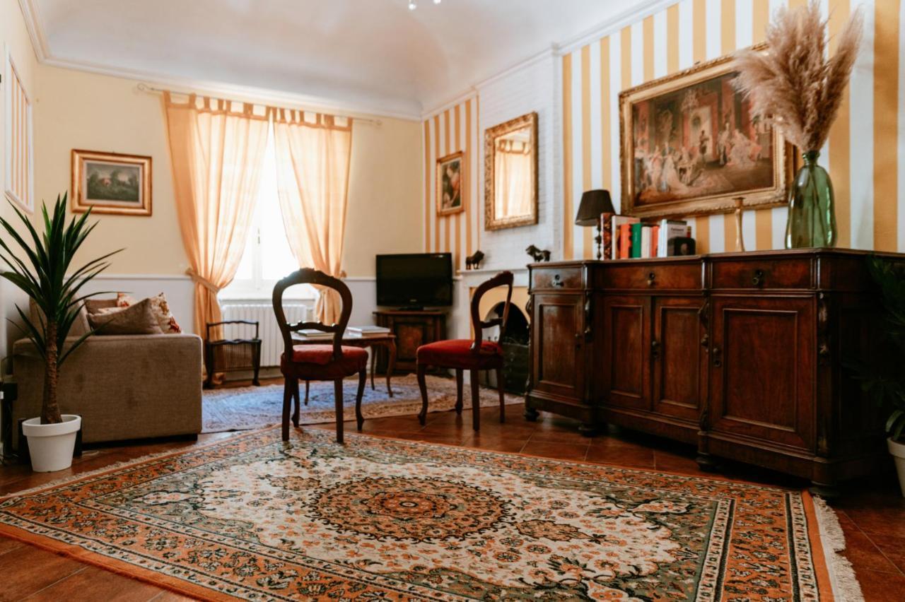 La Foresteria Di Palazzo Picedi Benettini Sarzana Luaran gambar